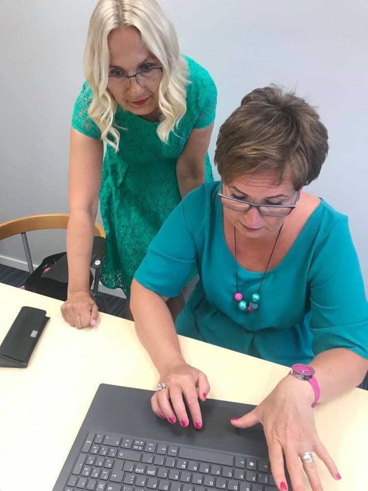 Annika ja Ly konverentsil 2021 suvel