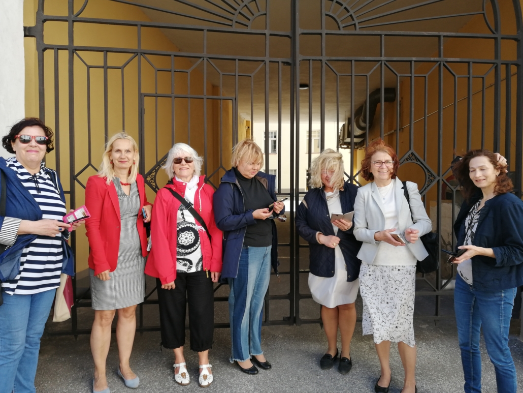 Ly õpetajatele nutiorienteerumisel põhinevat Tallinna vanalinna mängu tutvustamas 2020