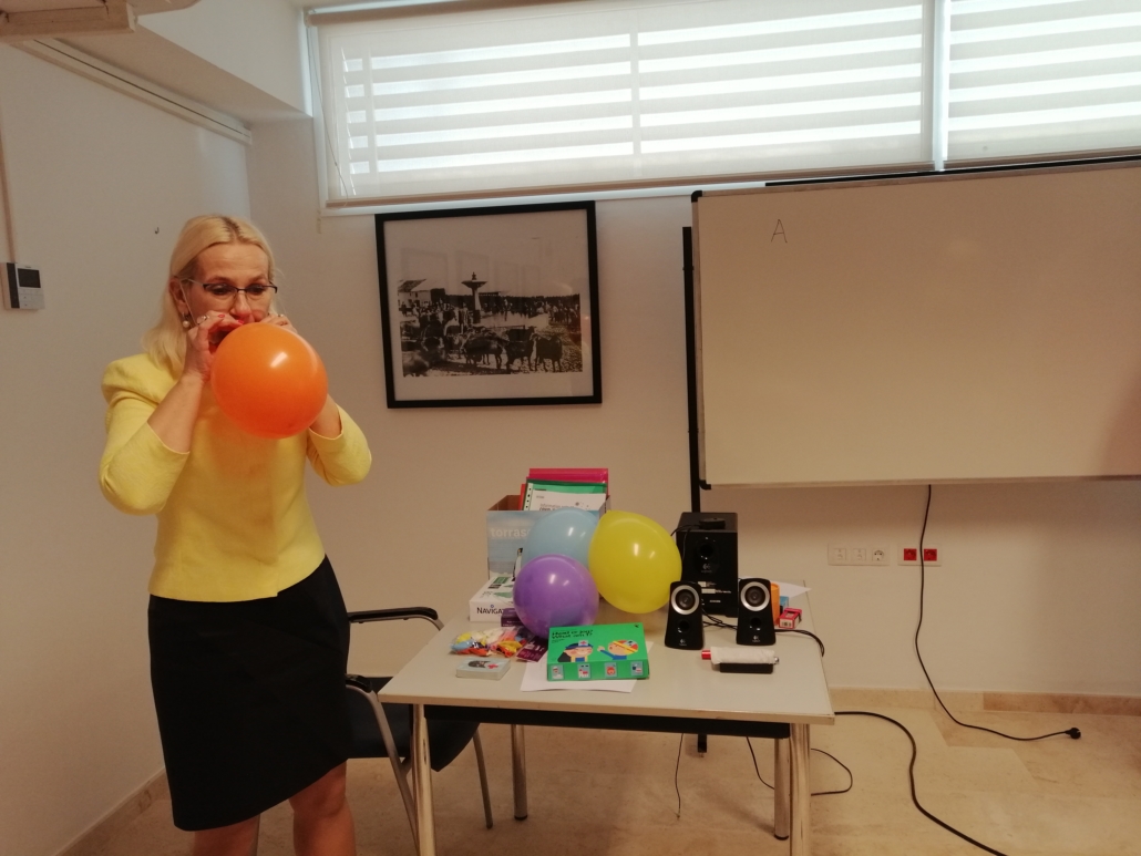 Ly rahvusvahelisel koolitusel Hispaanias rääkimas mängude võlust keeletunnis 2022 märtsis