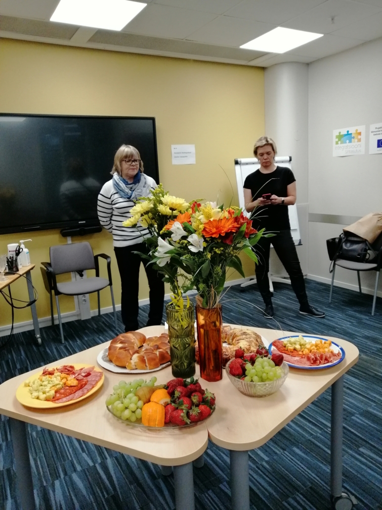 Multilingua kolleegid Lyd õnnitlemas tema juubeli puhul 12.04.2022