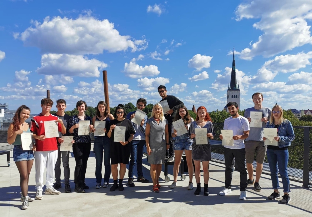 Välisüliõpilaste kursuse lõpetamine Eesti Kunstiakadeemia katusel 2020 suvel