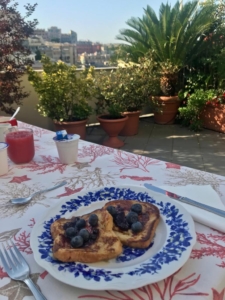 Hommikusöök kodumajutuses