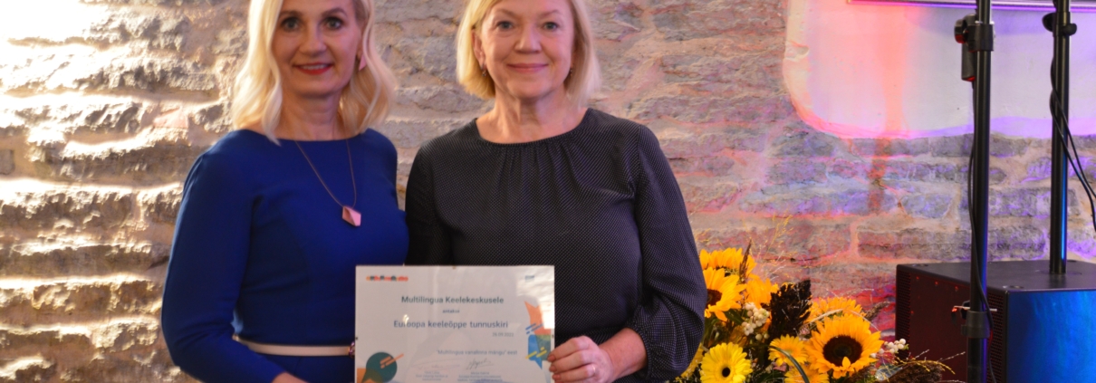 Ly Leedu ja Malle Nei Euroopa keeleõppe tunnuskirja üleandmise tseremoonial