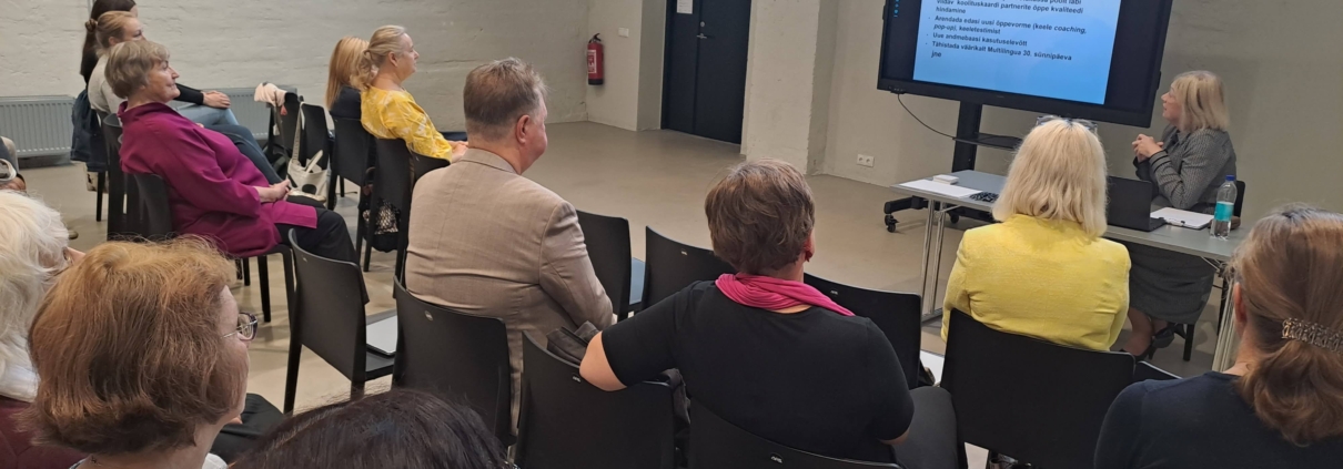 Malle Nei Multilingua sügisseminaril 2023 rääkimas