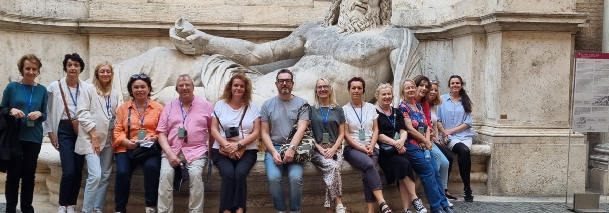 Keeleõppereis 50+ grupiga Rooma Kapitooliumi ees